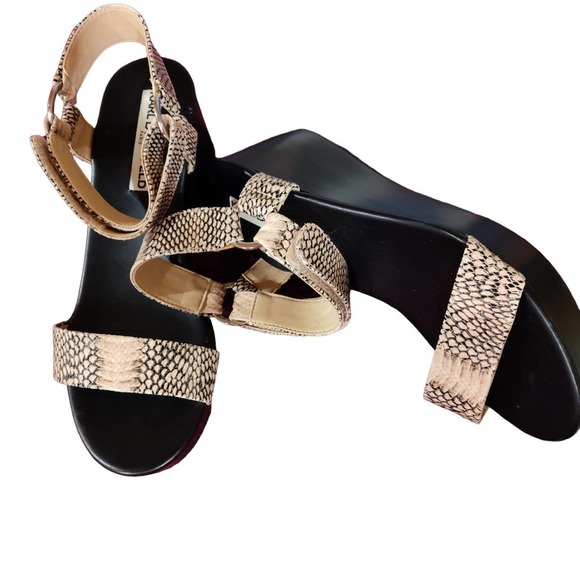 Karl Lagerfeld Paris, Platform Wedge, Snakeskin, - Picture 2 of 5